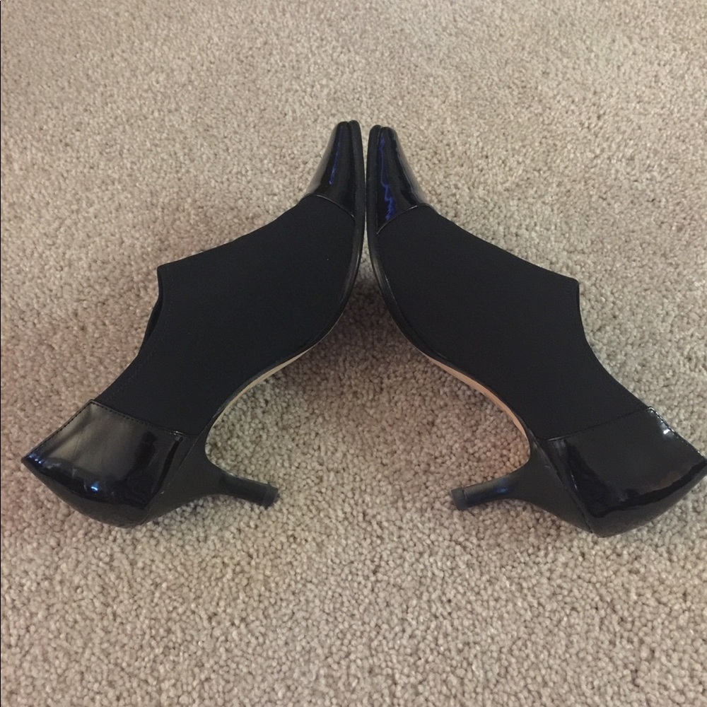 Donald J Pliner Black Patent Stretch Shoes